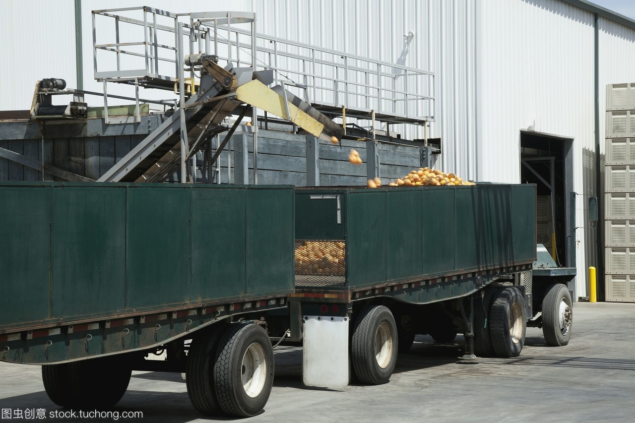 帝王谷橙业物流 传送带、拖车与后台管理的现代化交响